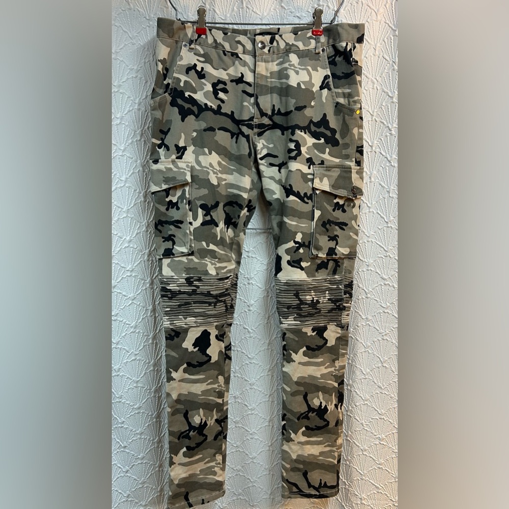 Maniere De Voir Size 34 Camo pants
